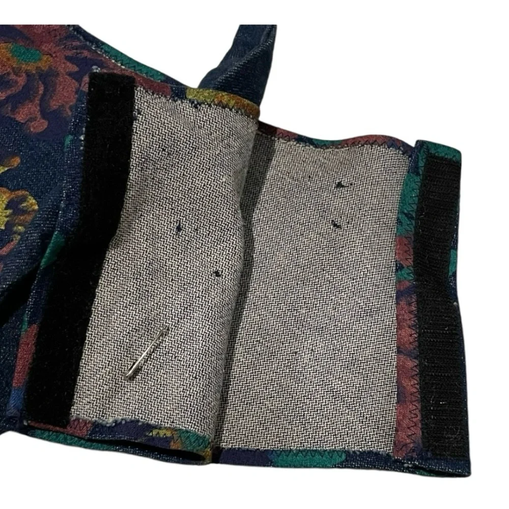 Vintage Women’s Floral Denim Yoke Shawl Over the Shoulders. - Picture 4 of 8